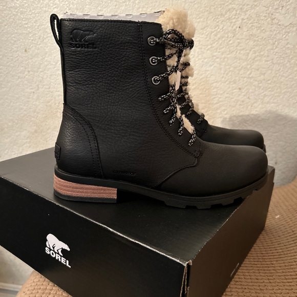 Sorel Emelie Short Lace Up Cozy Boot. Waterproof. Size 8 brand new - Picture 7 of 8